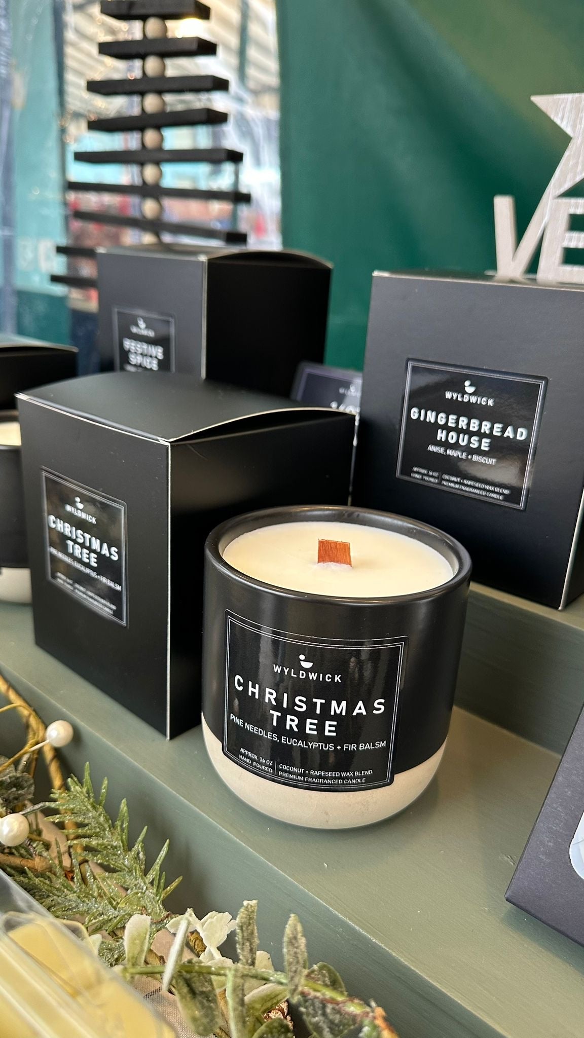 Premium CHRISTMAS TREE Candle 16oz (Limited Edition)